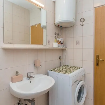 아파트 Lovro - One Bedroom With Terrace And Sea View